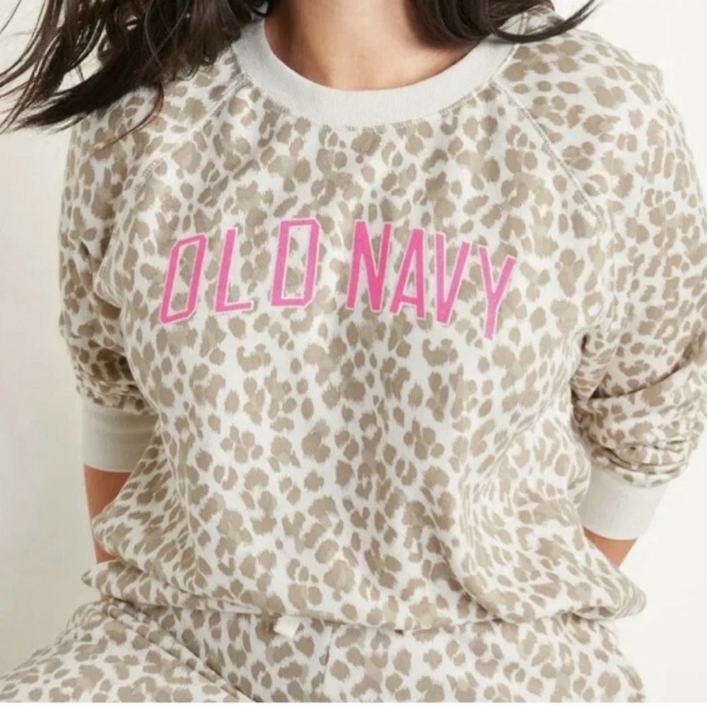 Old Navy Women Sweater - Cream and Pink Leopard Print